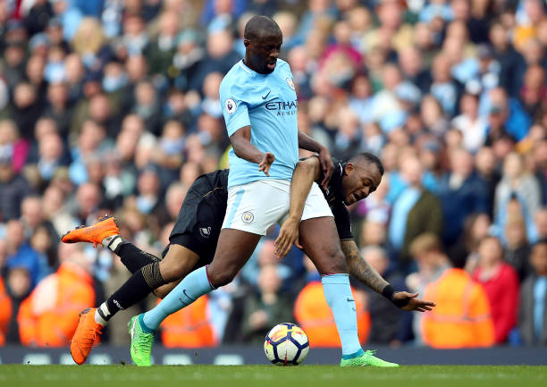 他被评为波 他被评为波